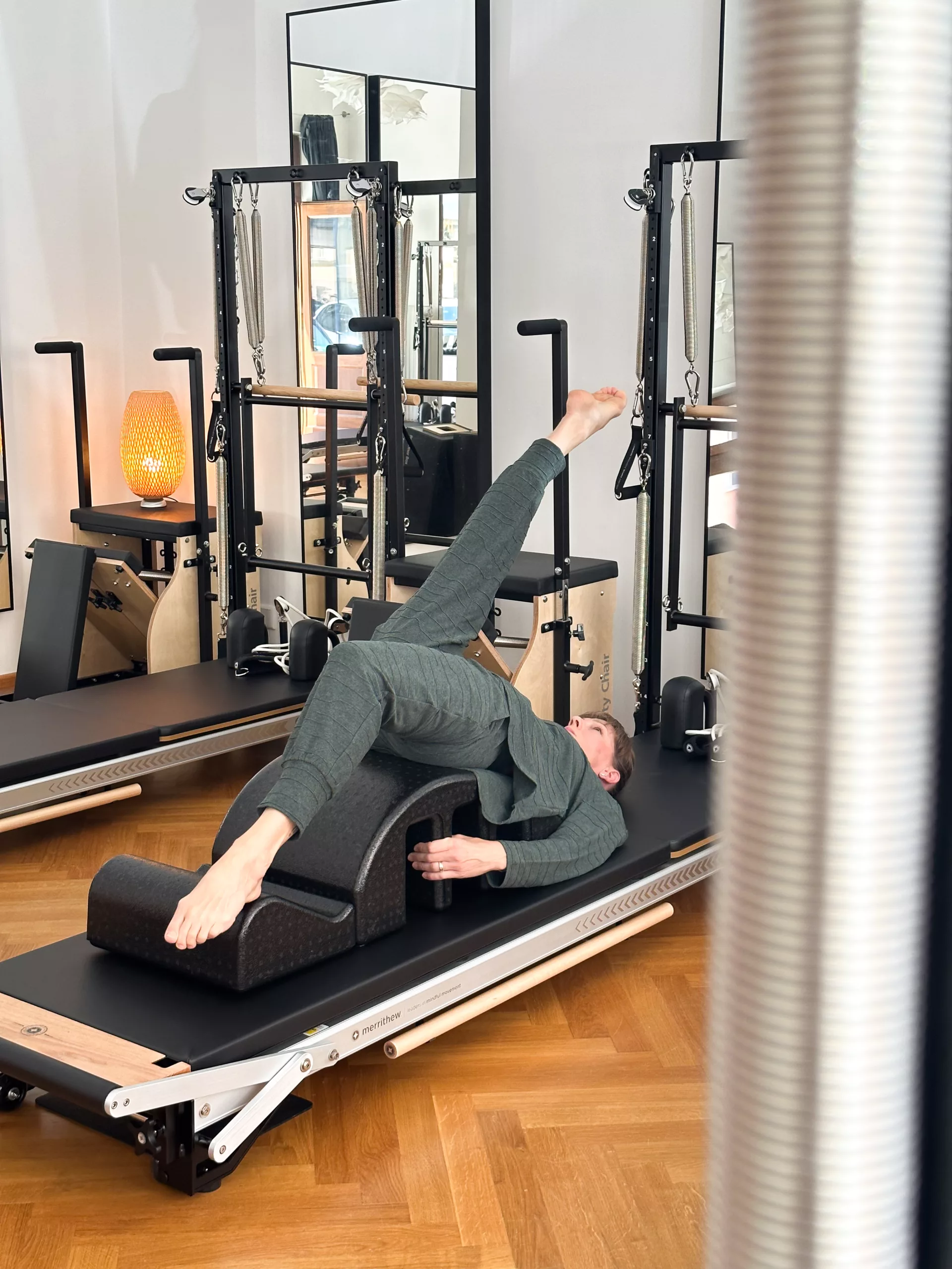 Übung auf dem Reformer mit Bogen-Aufsatz
